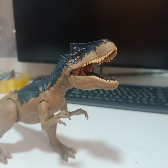 Аллозавр из Jurassic world