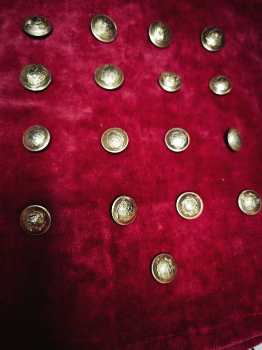 Set militar vintage – nasturi și petlițe epocă comunistă

Stare