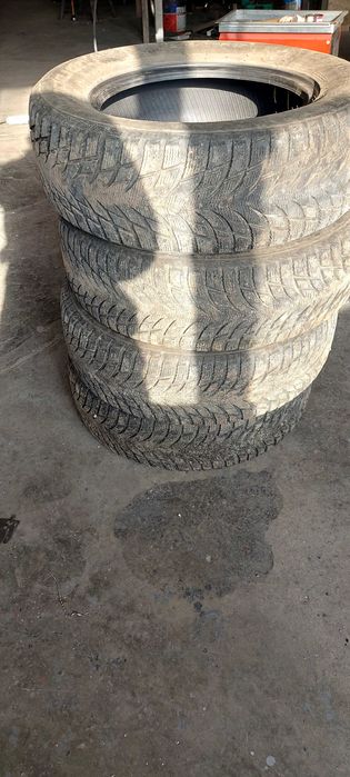 Зимни гуми за джип 235/65/17