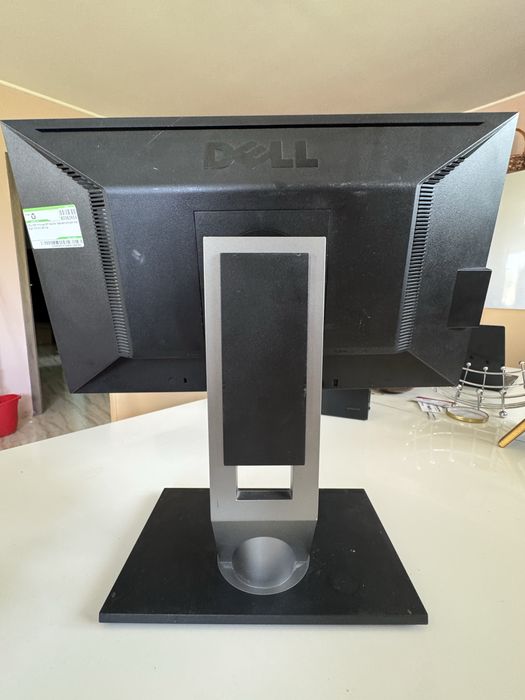 Компютър и монитор в отлично състояние без кабели