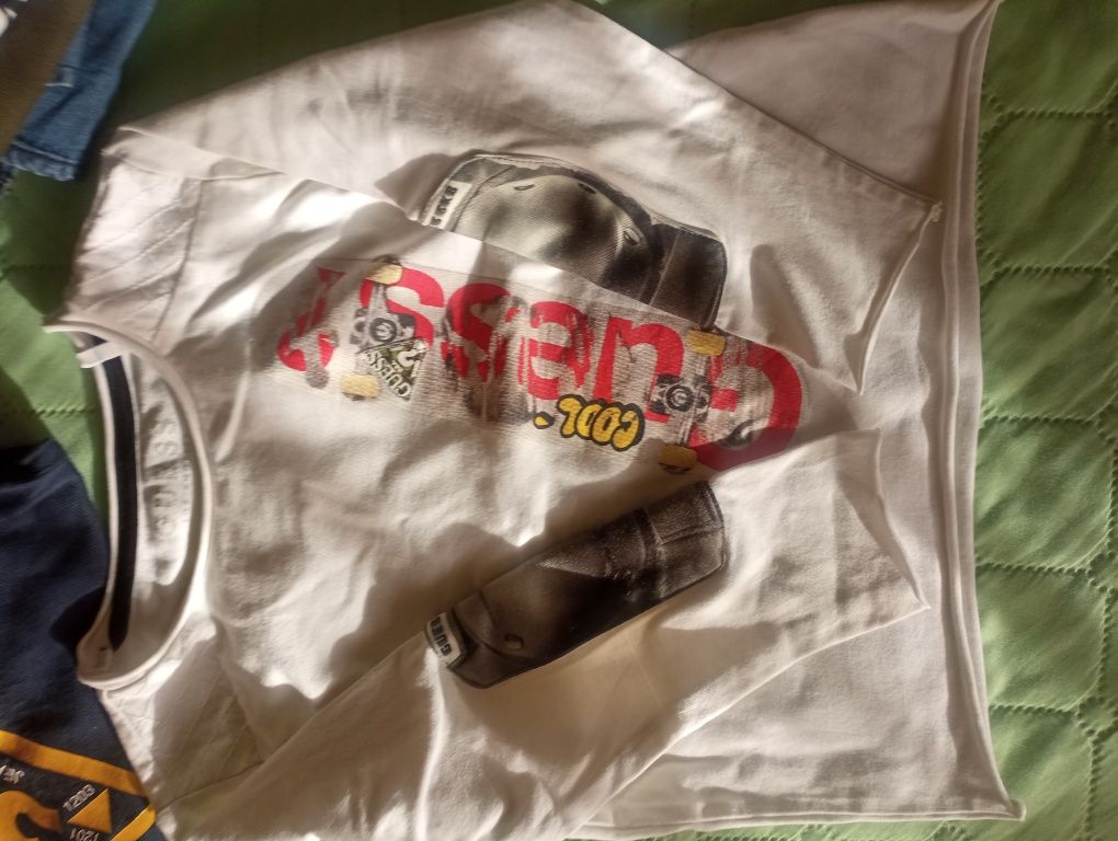 Дрехи за момче Guess 104 см.