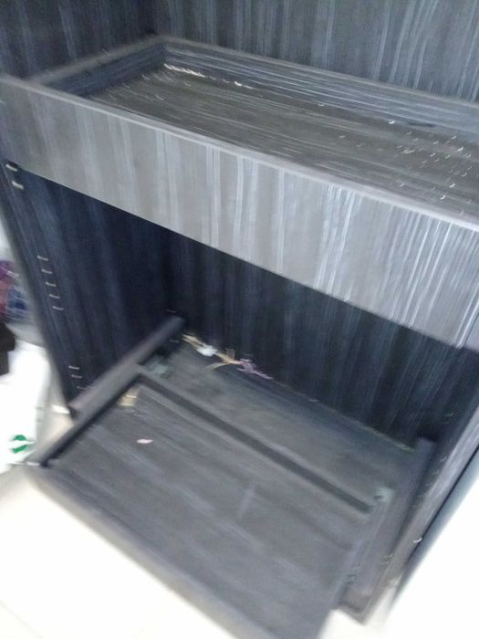 Голям шкаф с витрини и рафтове с механизми- 490 лв.