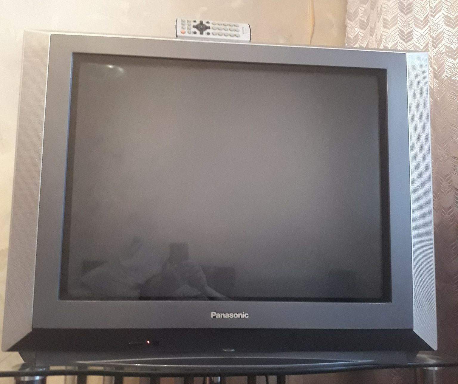 Телевизор в хорошем состоянии, фирма Panasonic. Яркое изображение