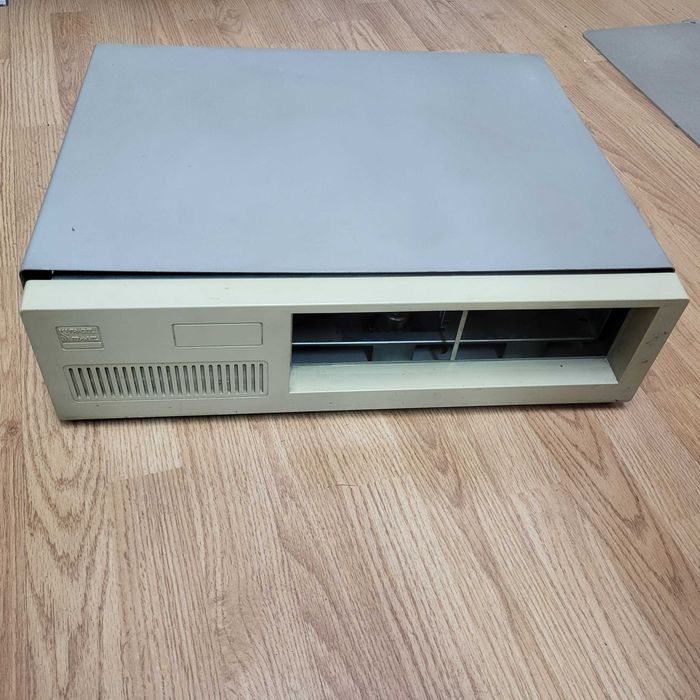 Продавам кутия със захранване от "Правец 16"