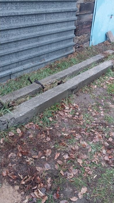 Продам бетонные столбы 2шт