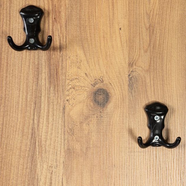 Закачалка с етажерки в индустриален стил