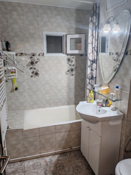 Inchiriez apartament 2 camere in Rovine ,parter,decomandat,