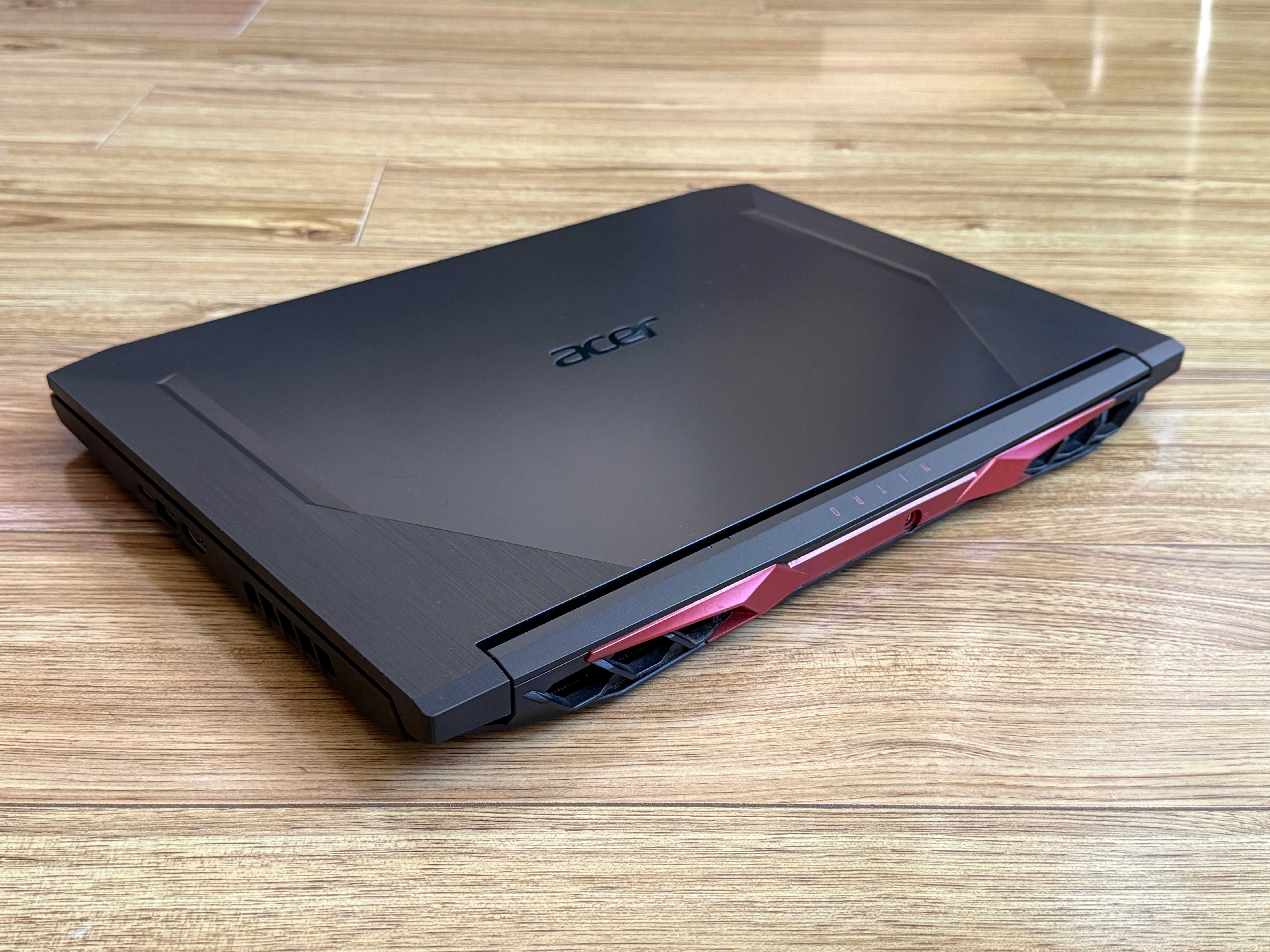15.6 Nitro`Core i7-10750H/GTX 1650Ti/16GB DDR4/512GB NVMe/Full HD IPS