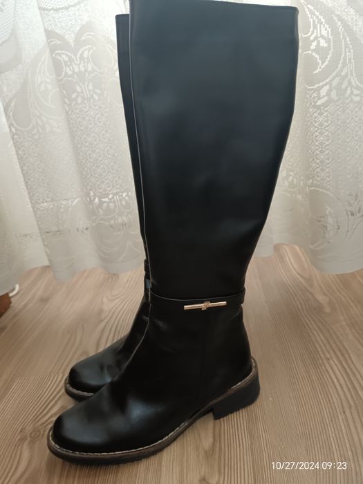 Eleganță și Confort la Pășire: Cizme de Piele Naturală, Mărimea 35