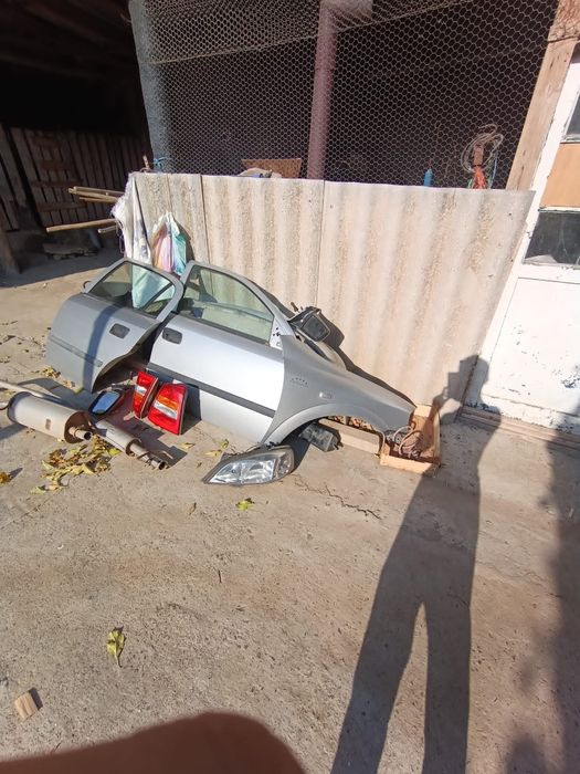 Uși, triple,oglinzi,tobe+masca față ,aripa față dreapta