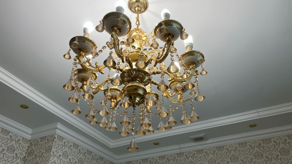 Люстру для зала можно на кухню