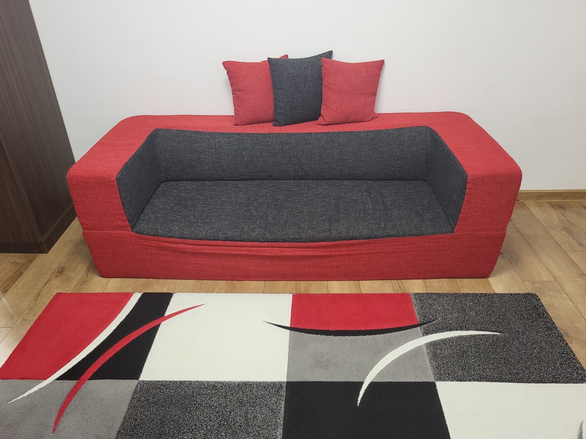 Canapea Biscuit, Aramis Feeling, 200x160x30 cm, tesatura,rosu cu negru