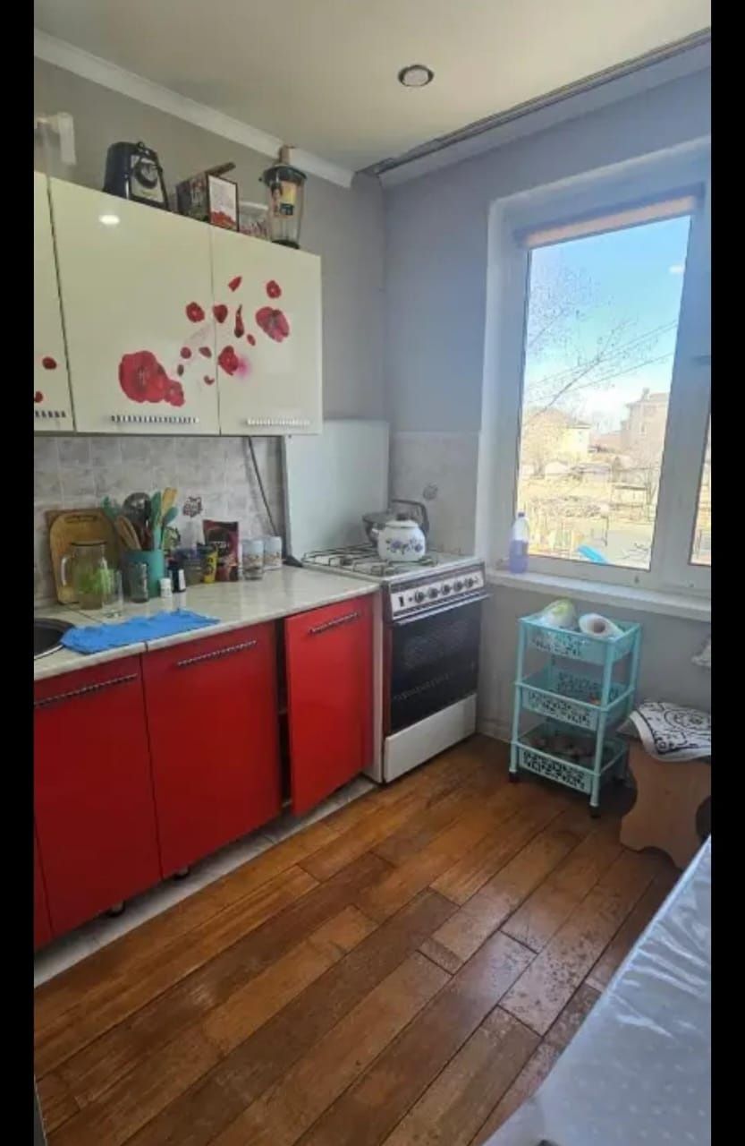 Продаётся 2 комн, район.Меховой