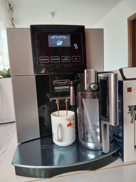DELONGHI aparat cafea boabe si macinata