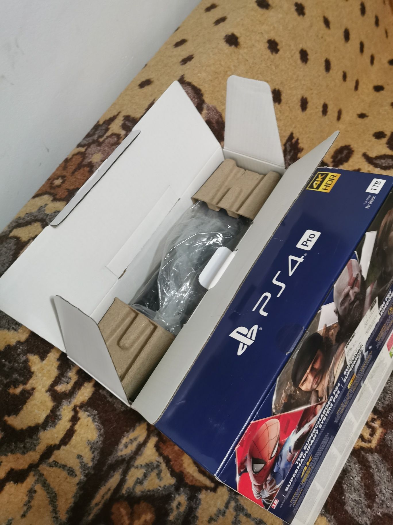 PS 4 pro 4k 1T spațiu de stocate impecabil ca nou