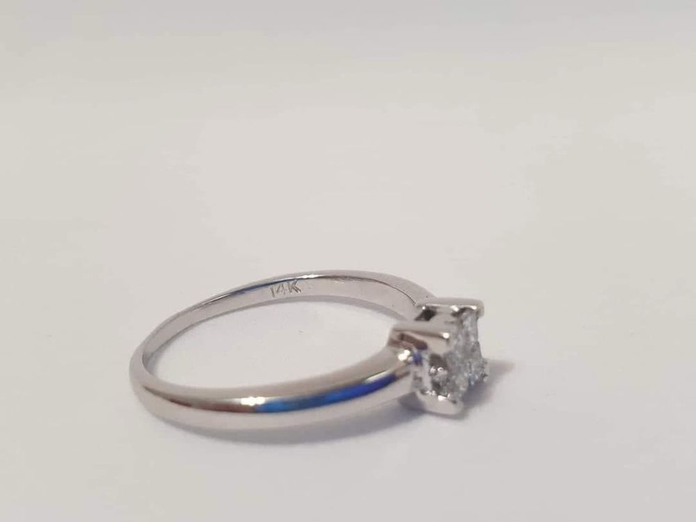 inel din aur alb de 14k,cu diamante de 0,15k ,nou cu factură
