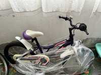 Vand bicicleta pentru fetite