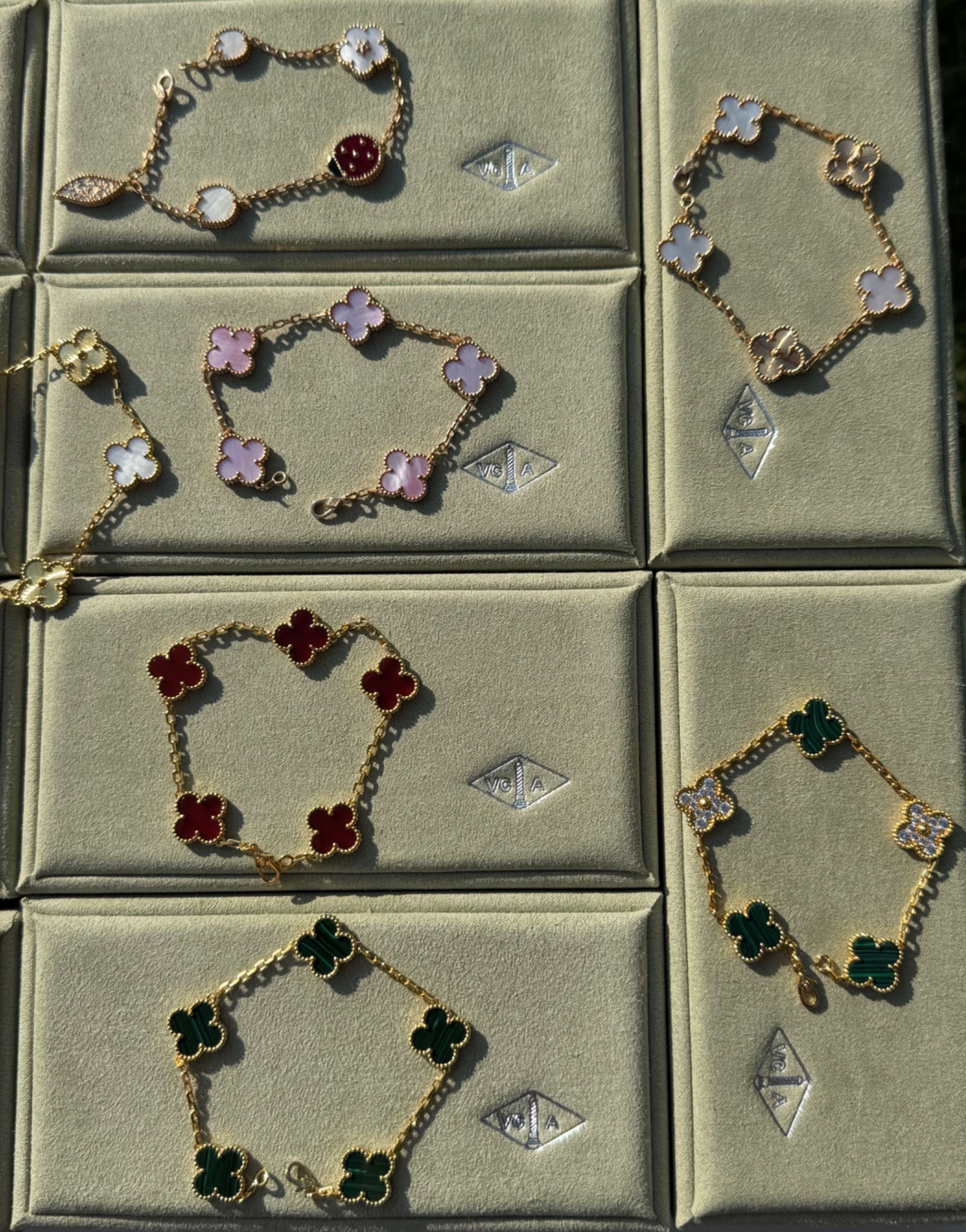 Гривни Van Cleef&Arpels