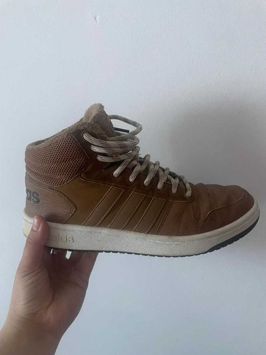 Vand Adidas Hoops 42,5