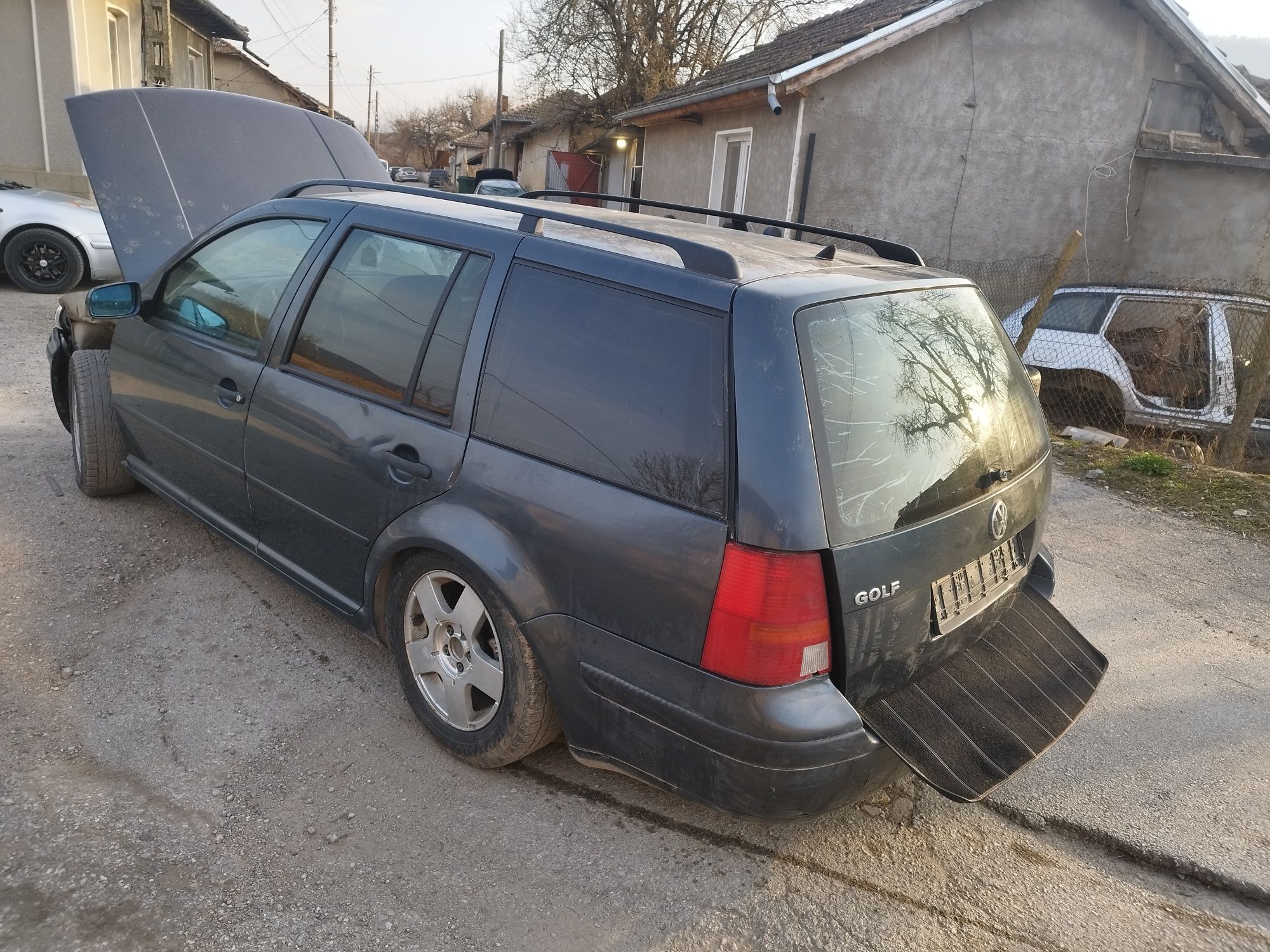 Продавам голф 4 1.6 16V 105 На части