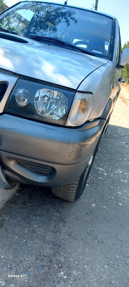 Преден ляв мигач и маска за Nissan Terrano 2