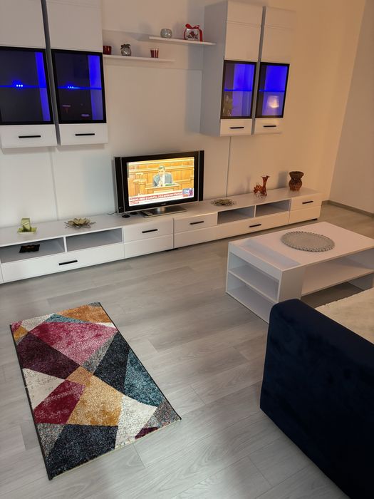 Apartament  trei camere de inchiriat