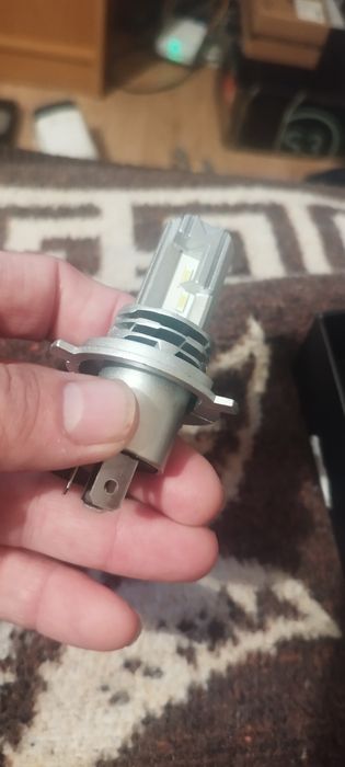 Лед крушки H4 за фарове