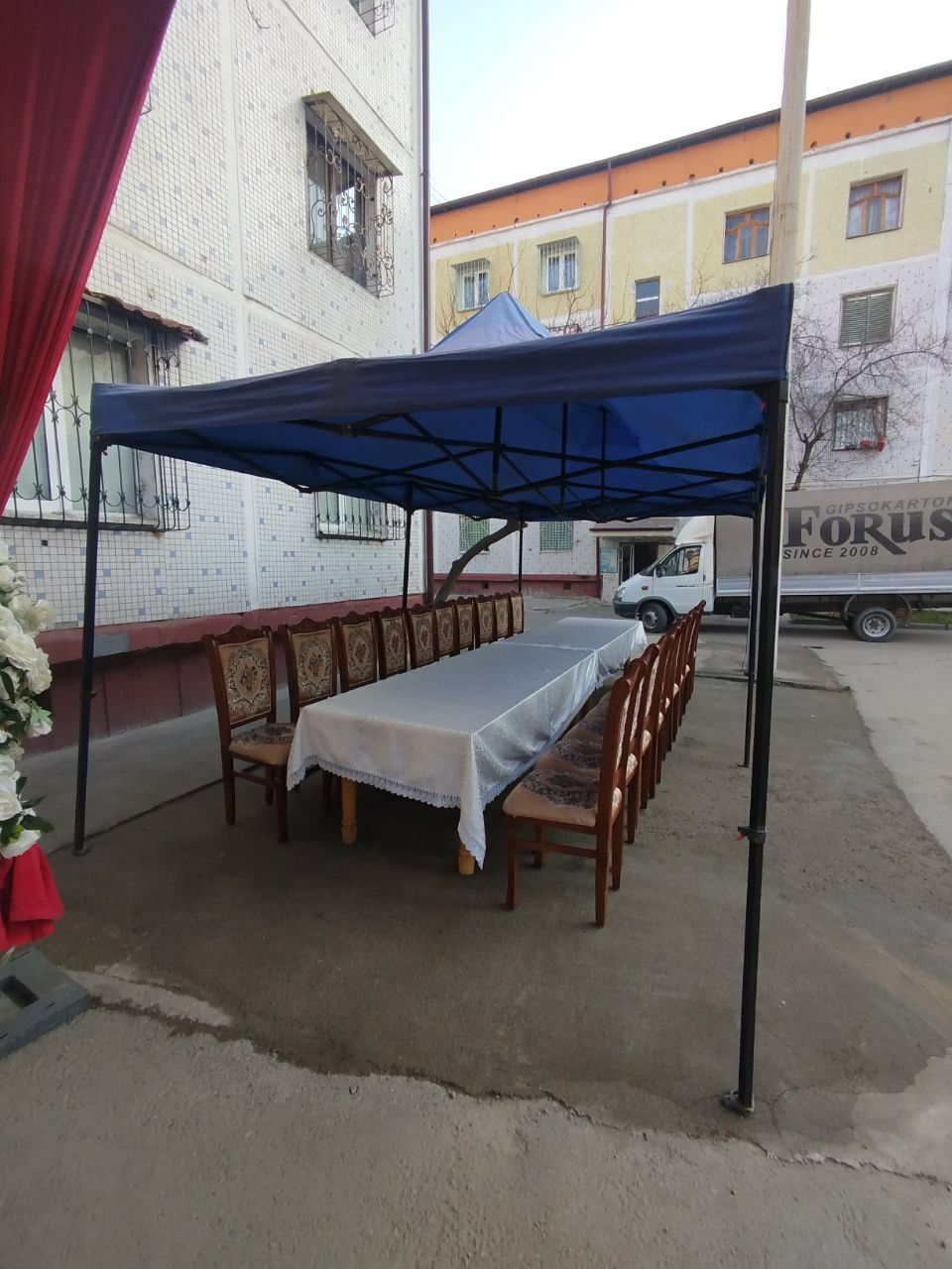 Zontik toy va boshqa marosimlar uchun stol stul prakatga beramiz. 24/7