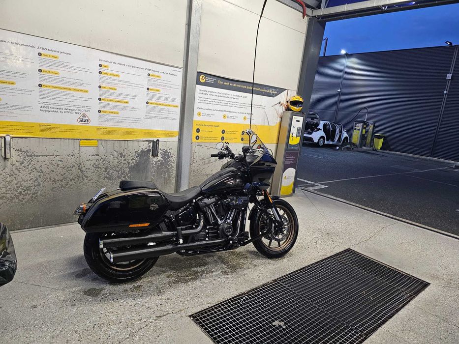 Harley Davidson Low Rider ST 2024 Vivid Black accesorizat