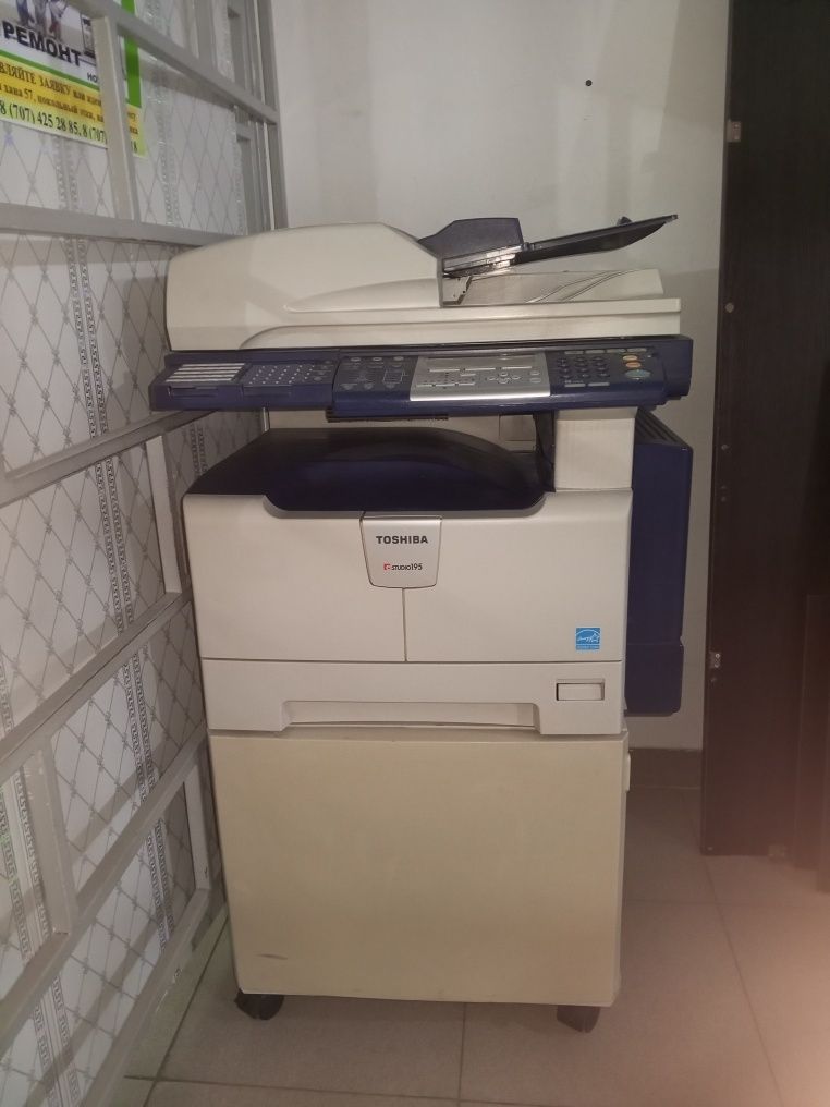 Продам большой копир. С авто подачи, формат А3, А4.