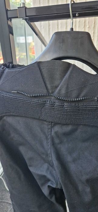 Pantaloni motocicleta