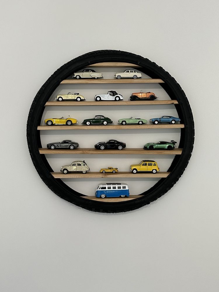 Roata decorativa si masinute