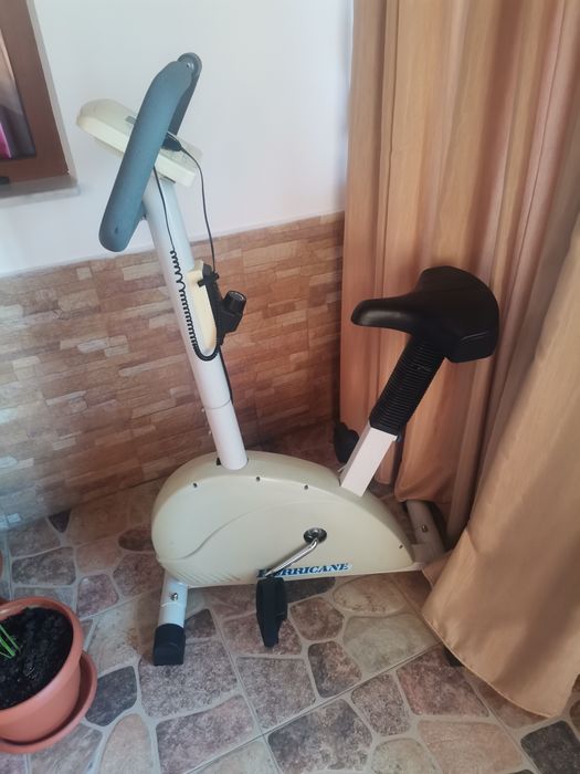 Vând Banda Alergare și Bicicleta.