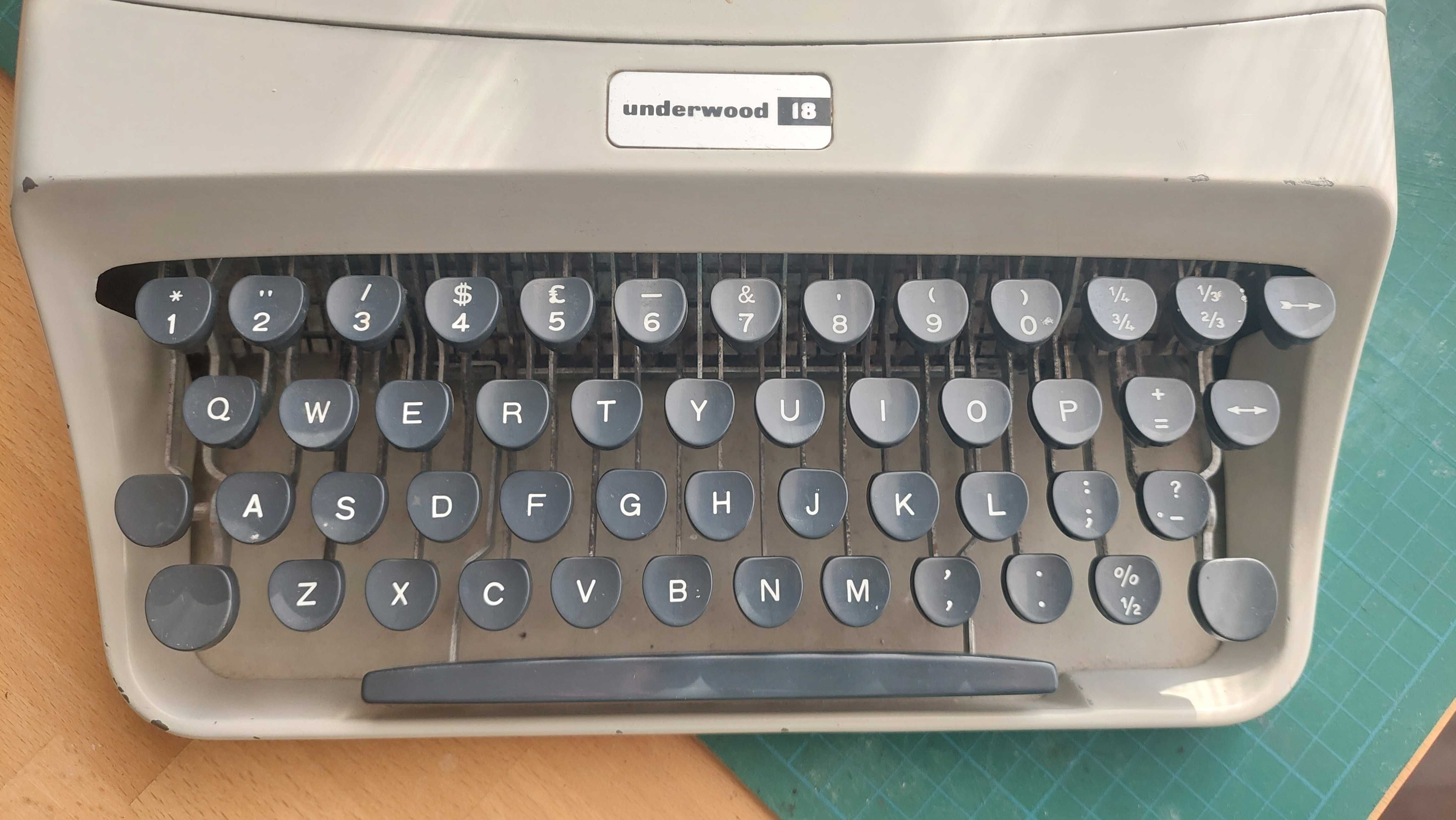 Mașină de scris Underwood 18