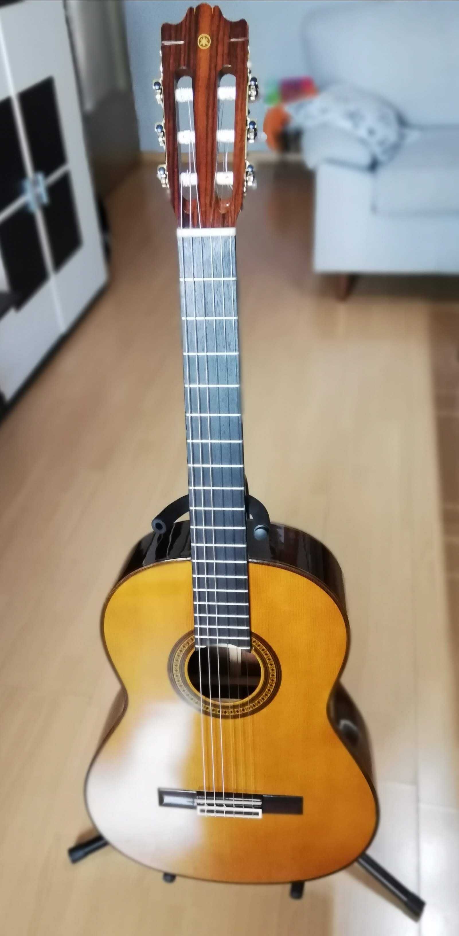 Продавам класическа китара Yamaha G240.