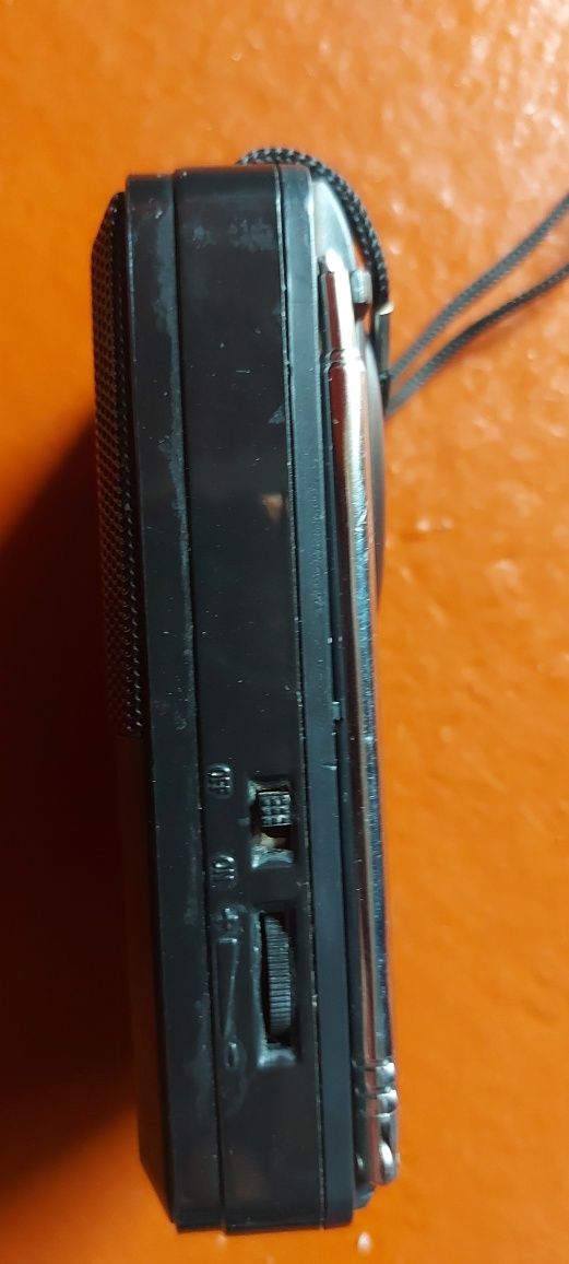 Mini radio sotiladi