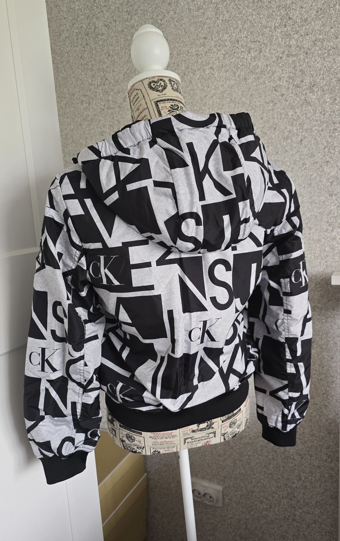 Geaca Calvin Klein nouă Originală