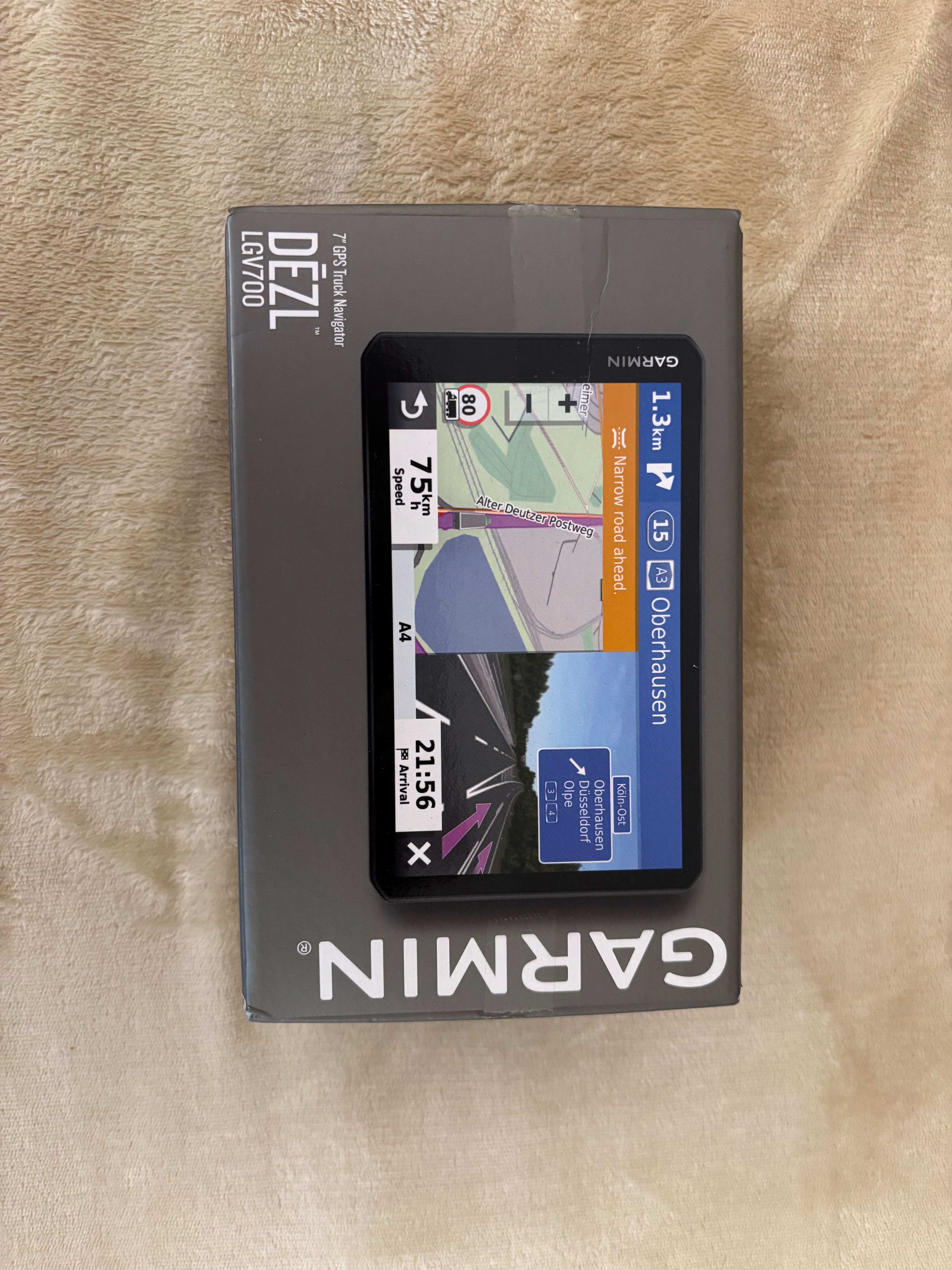 Професионална навигация Garmin dezl LGV700
