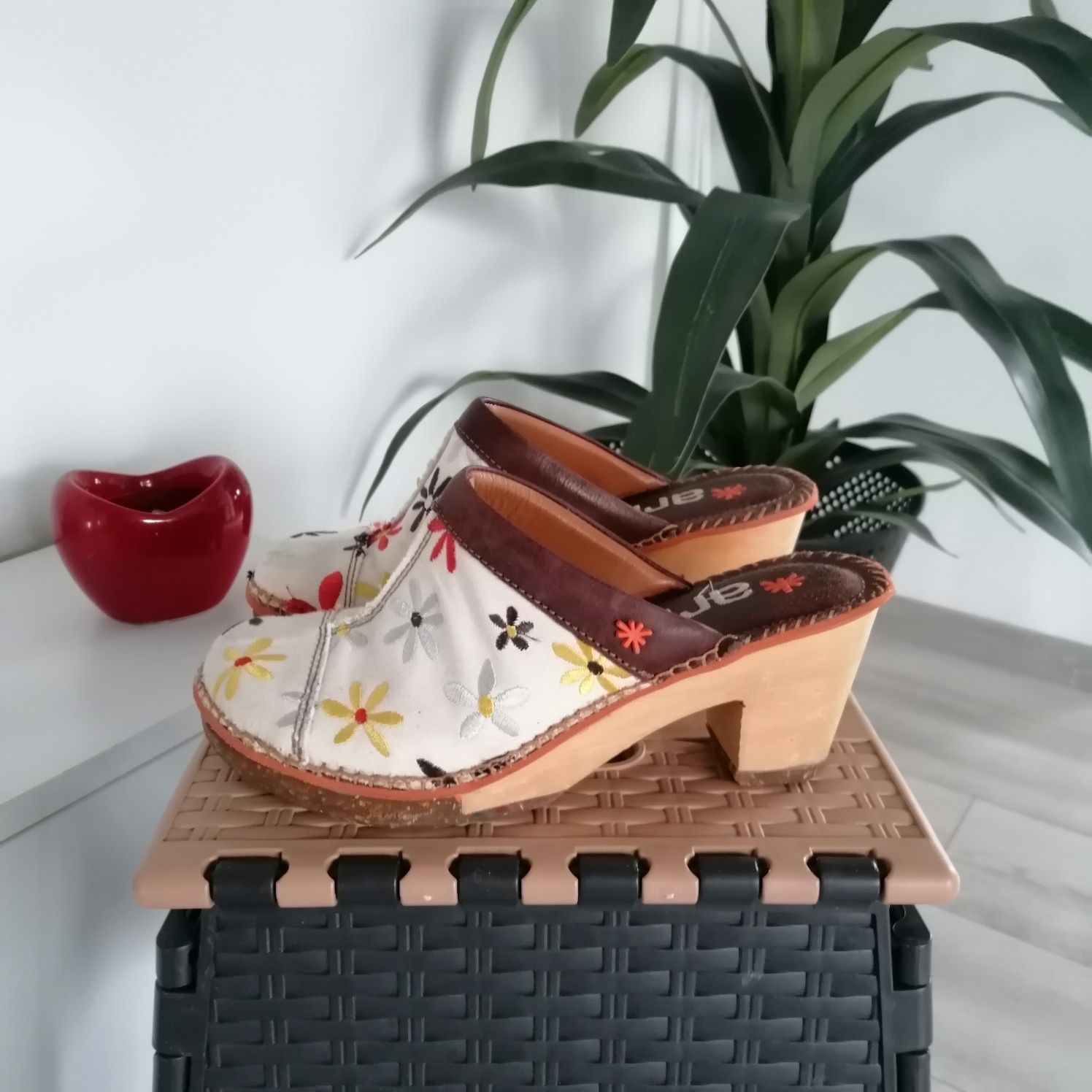 Saboți damă ART, piele naturală, făcuți manual
