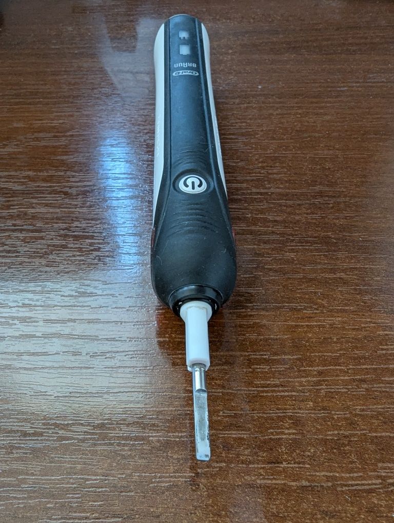 Oral b pro 2 2500 четка за зъби
