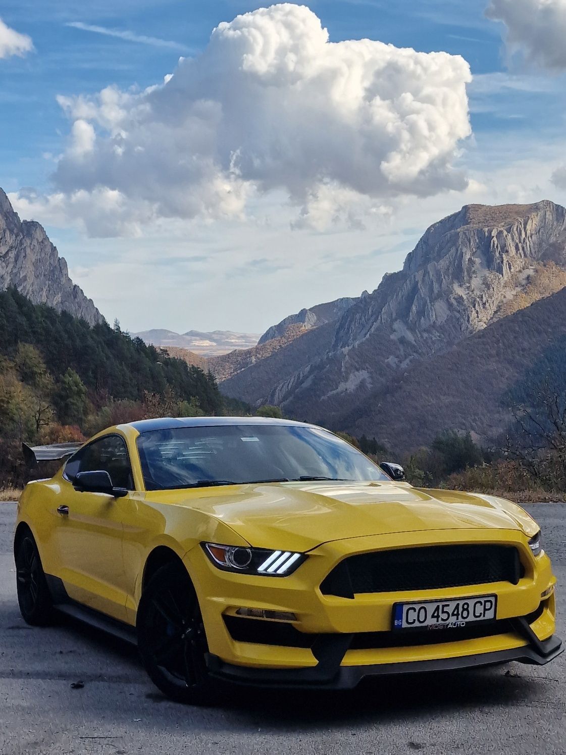 Кола под наем Ford Mustang 2015 за абитуриентски бал или събитие