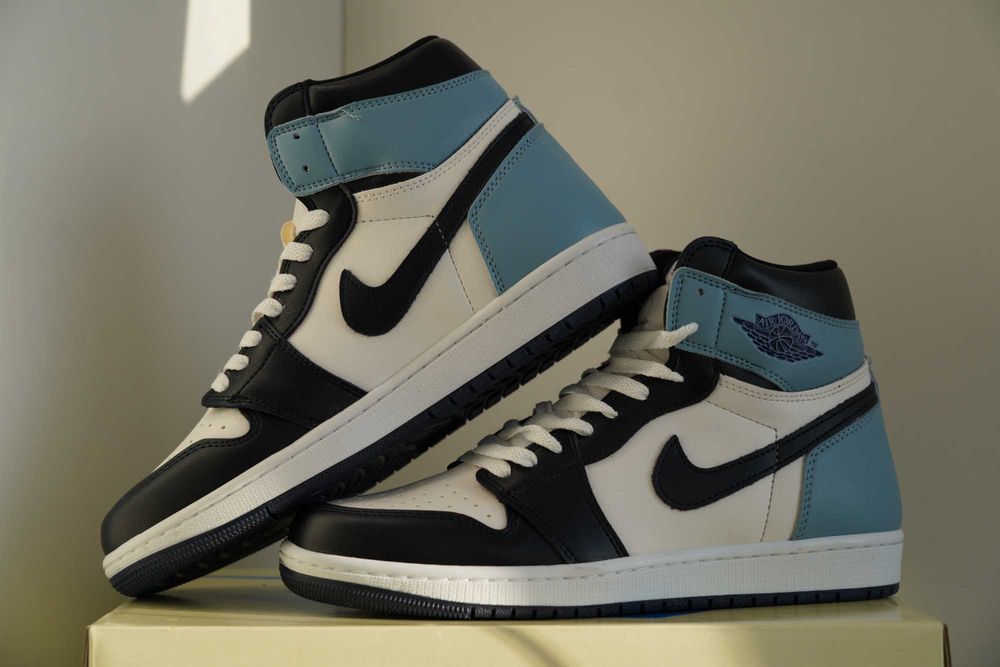 Adidasi JORDAN 1 Retro High OG Black Toe, Patent Bred, Mocha, Obsidian