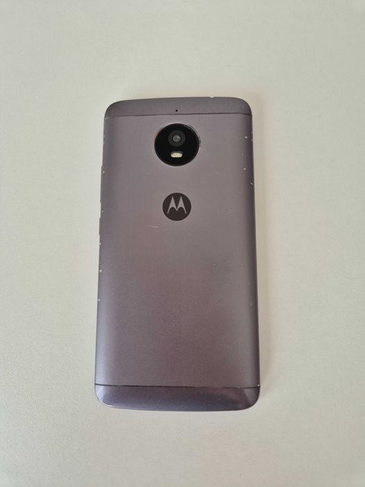 Продавам Motorola E4 Plus. За части