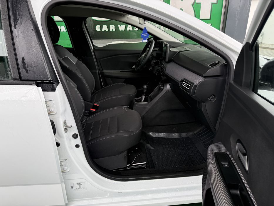 Dacia Logan din 11.2024, benzina,manual, in garantie