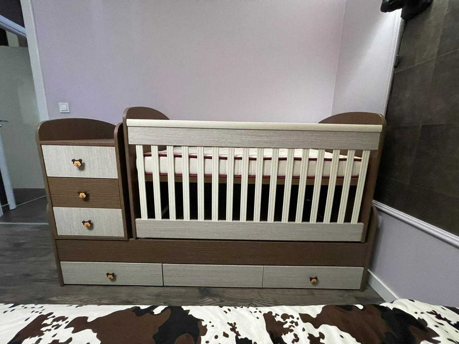 Бебшко легло с шкафове с опция матрак