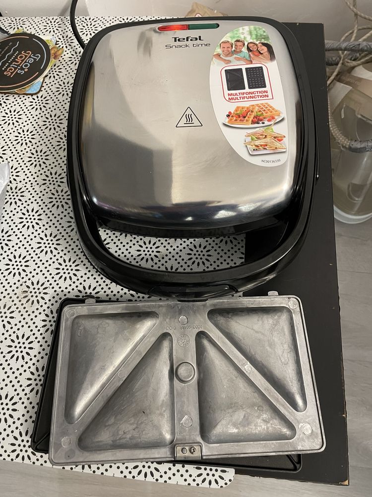 Sandwichmaker Tefal snacktime 2in1, 700W, maner izolat termic, inox