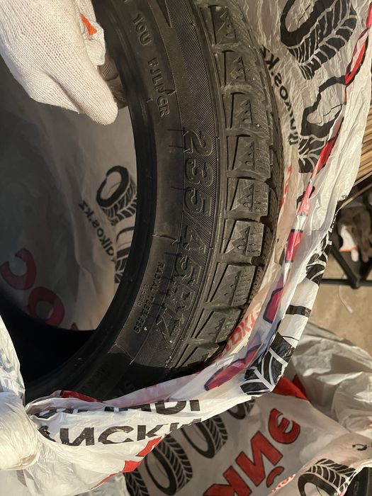 Продаю 2 резины (в хорошем состоянии) б/у