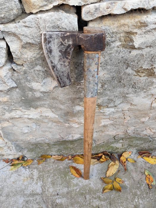 Брадва за дърва..