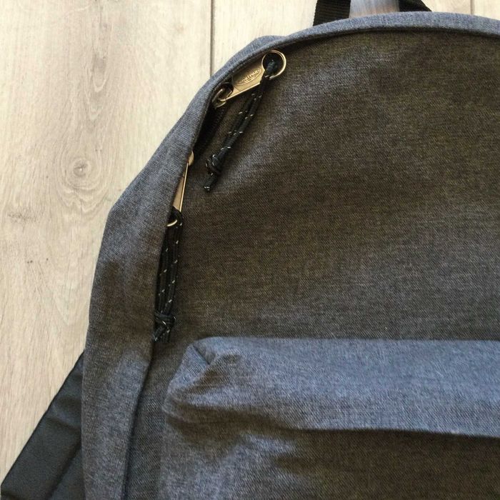 НОВА оригинална тъмно сива водоустойчива раница EASTPAK от Германия