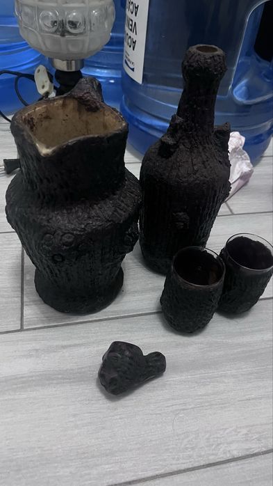 Carafa sticla si pahare cu scoarta de rasina